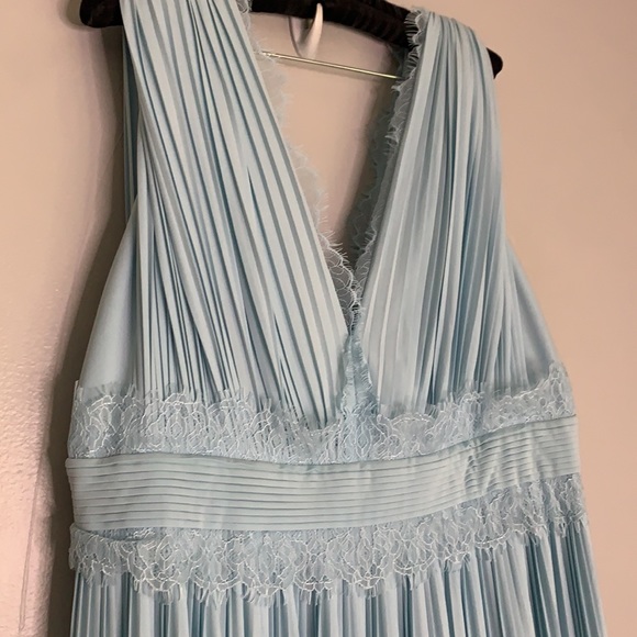 NWT ASOS plus pleated Sleeveless V-neck maxi dress - Picture 2 of 10
